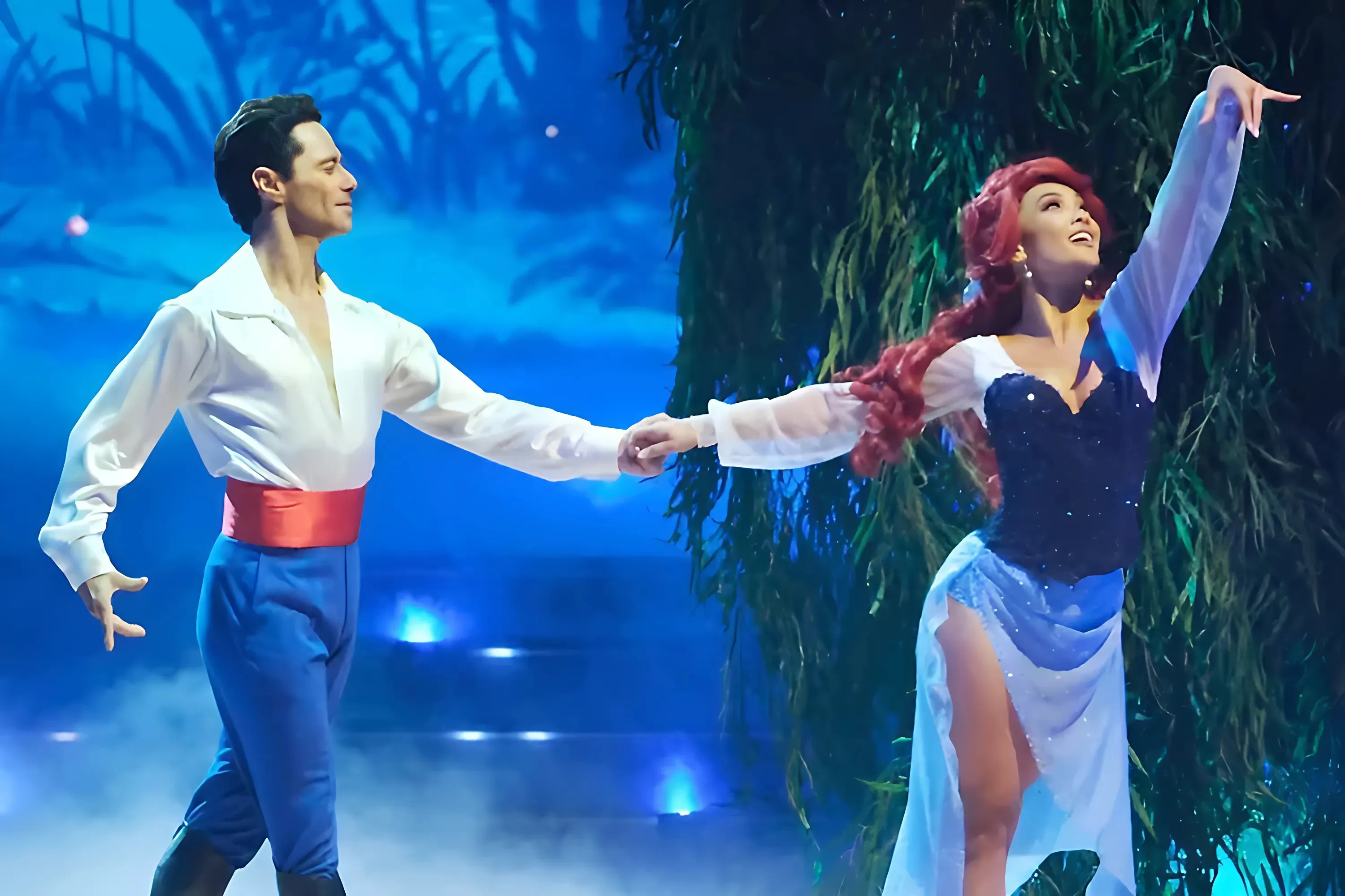 Sasha Farber and Jenn Tran danced the rumba to The Little Mermaid’s “Kiss the Girl” for this week's Disney Night trucc