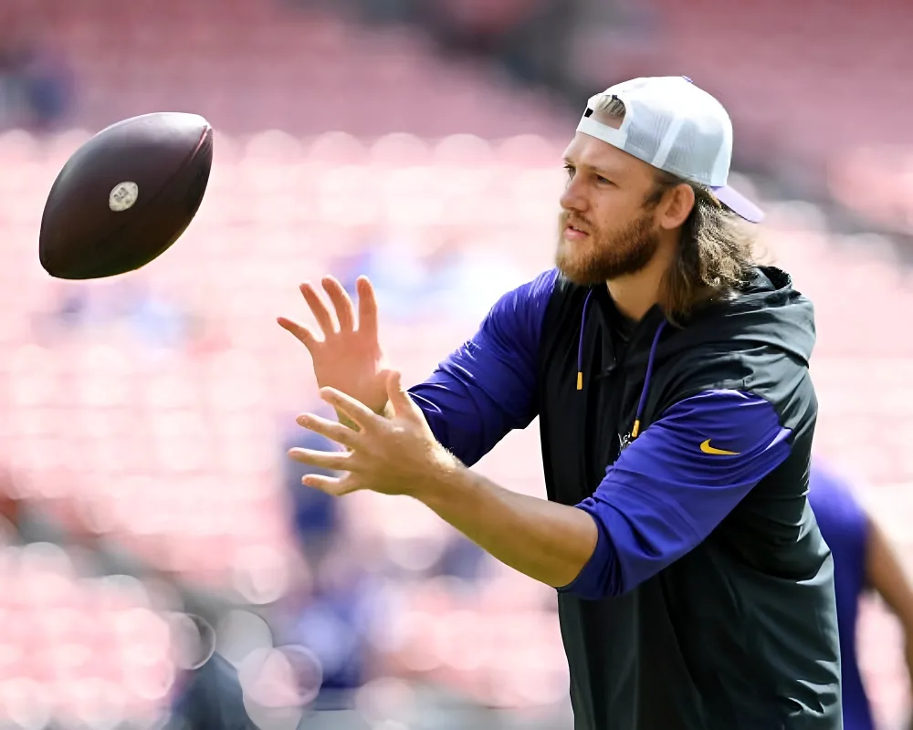 Vikings Turn Heads With T.J. Hockenson Update Ahead of TNF