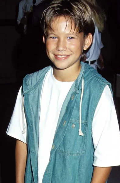 This teen heartthrob deemed as gay basically vanished after “Home Improvement” Well, after all these years he’s finally surfaced again, and users say he’s barely recognizable… “My goodness, he looks so different” See pic in comments