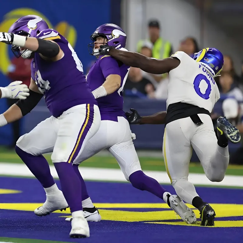 Referees miss blatant face mask penalty to send Vikings to brutal loss