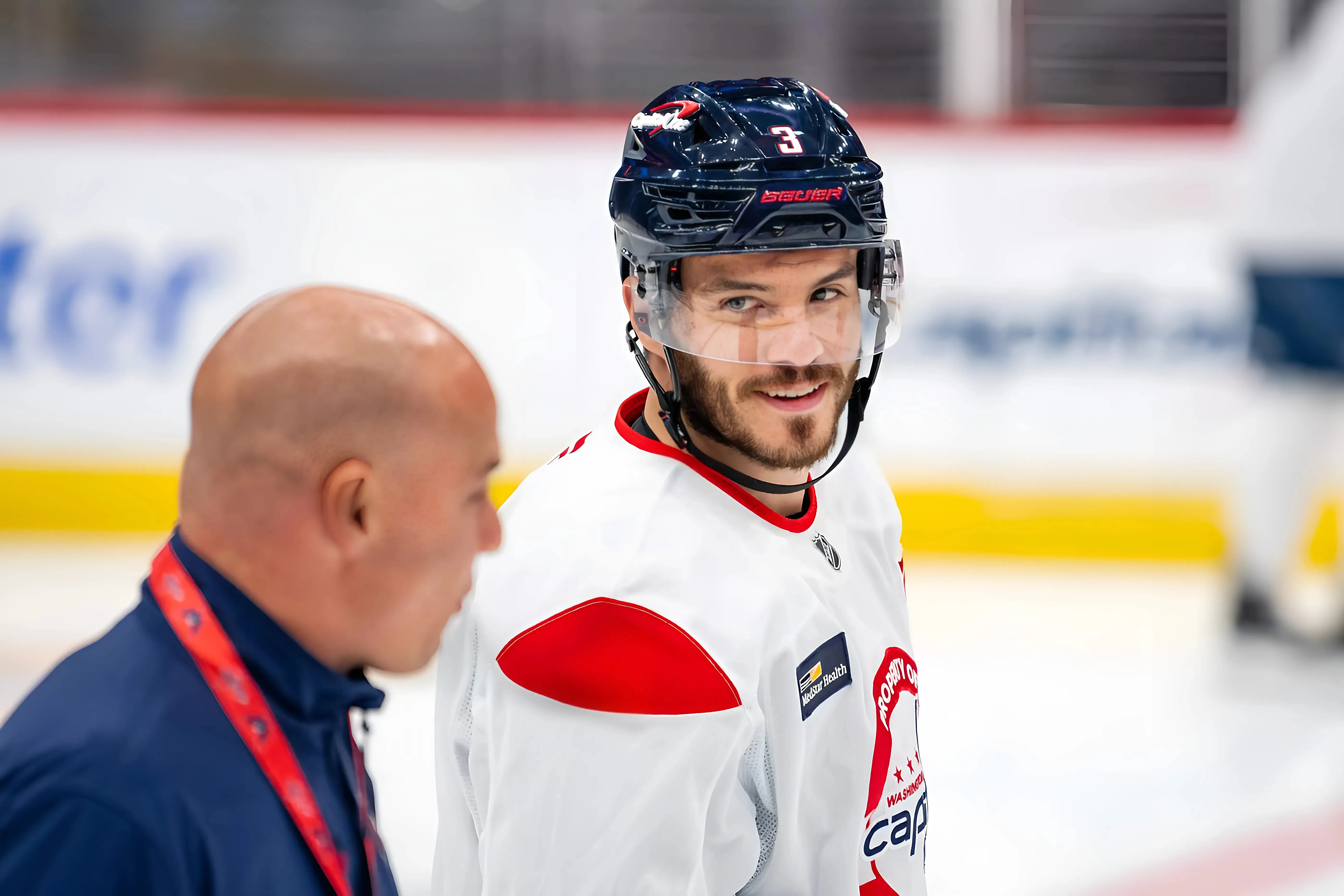 Matt Roy skates on his own before Capitals practice, will not travel with team to play Lightning trucc