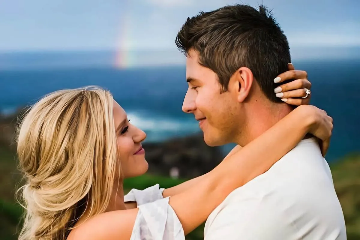 Arie & Lauren Luyendyk’s Wedding Photographer Tells Magical Story Behind Their Maui Engagement Pics tram