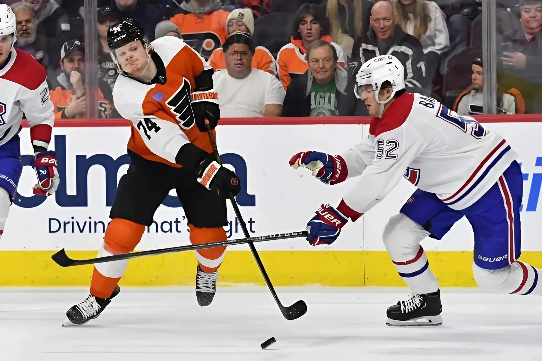 Flyers take on the Canadiens following Couturier's hat trick