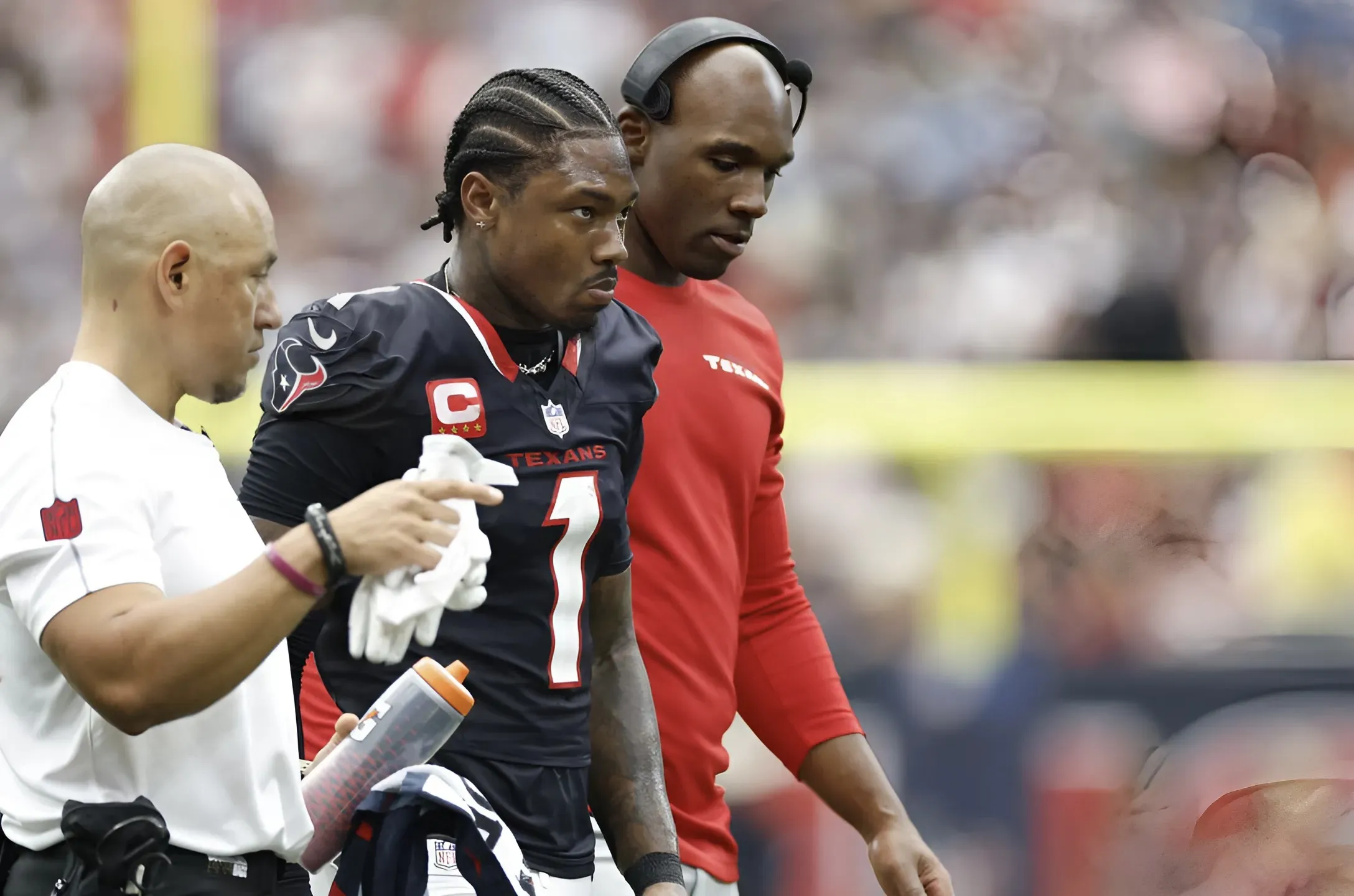 Texans’ Stefon Diggs Exits Game with Knee Injury, Adding Pressure on Houston’s Depleted Receiving Corps