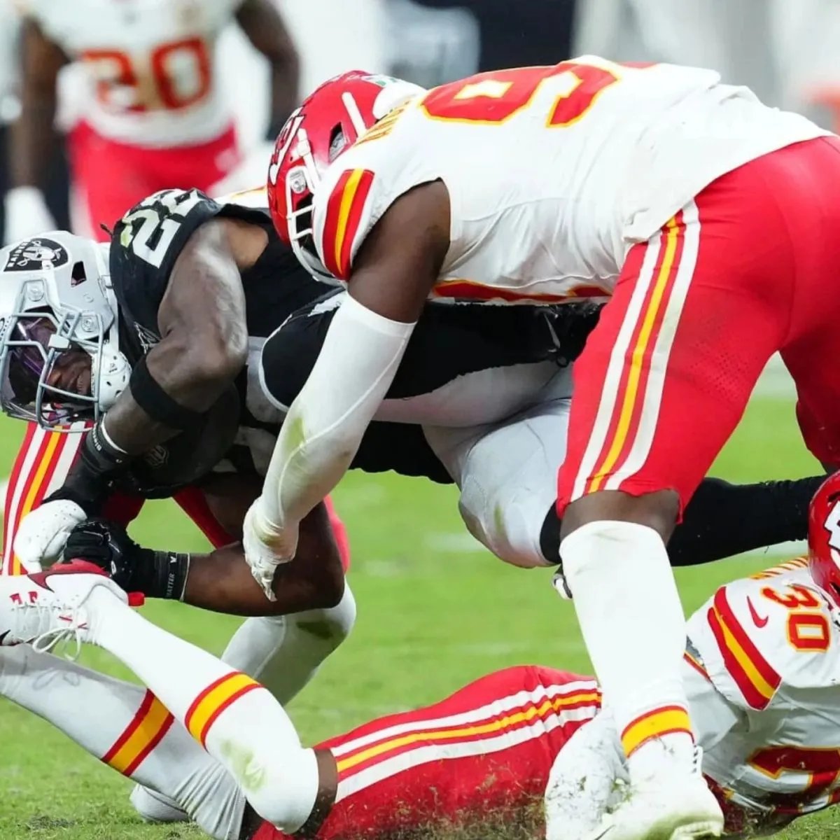 Kansas City Chiefs Stay Perfect With 27-20 Victory Over Las Vegas Raiders