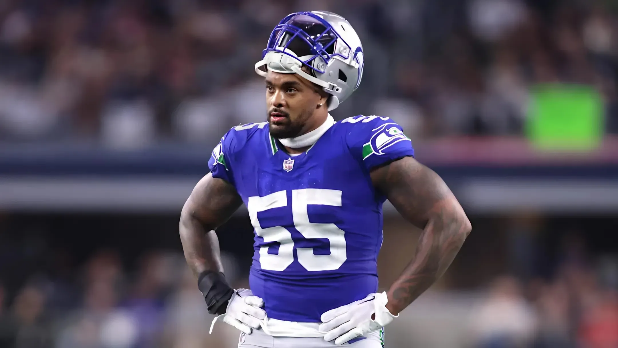 Seahawks EDGE Dre'Mont Jones Questionable to Return vs. Bills. Outside linebacker Dre'Mont Jones is questionable to return to the Seattle Seahawks' Week 8 game versus the Buffalo Bills with a shoulder injury.