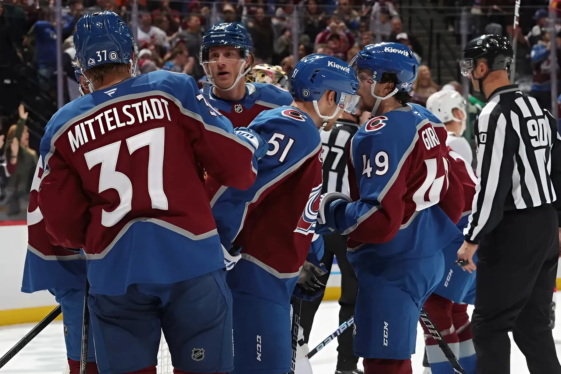 Avalanche hold off Senators to win fifth consecutive game