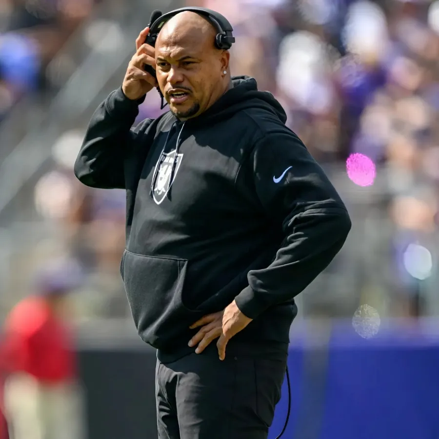 Raiders' Antonio Pierce shares firm stance on coaching change amid slump