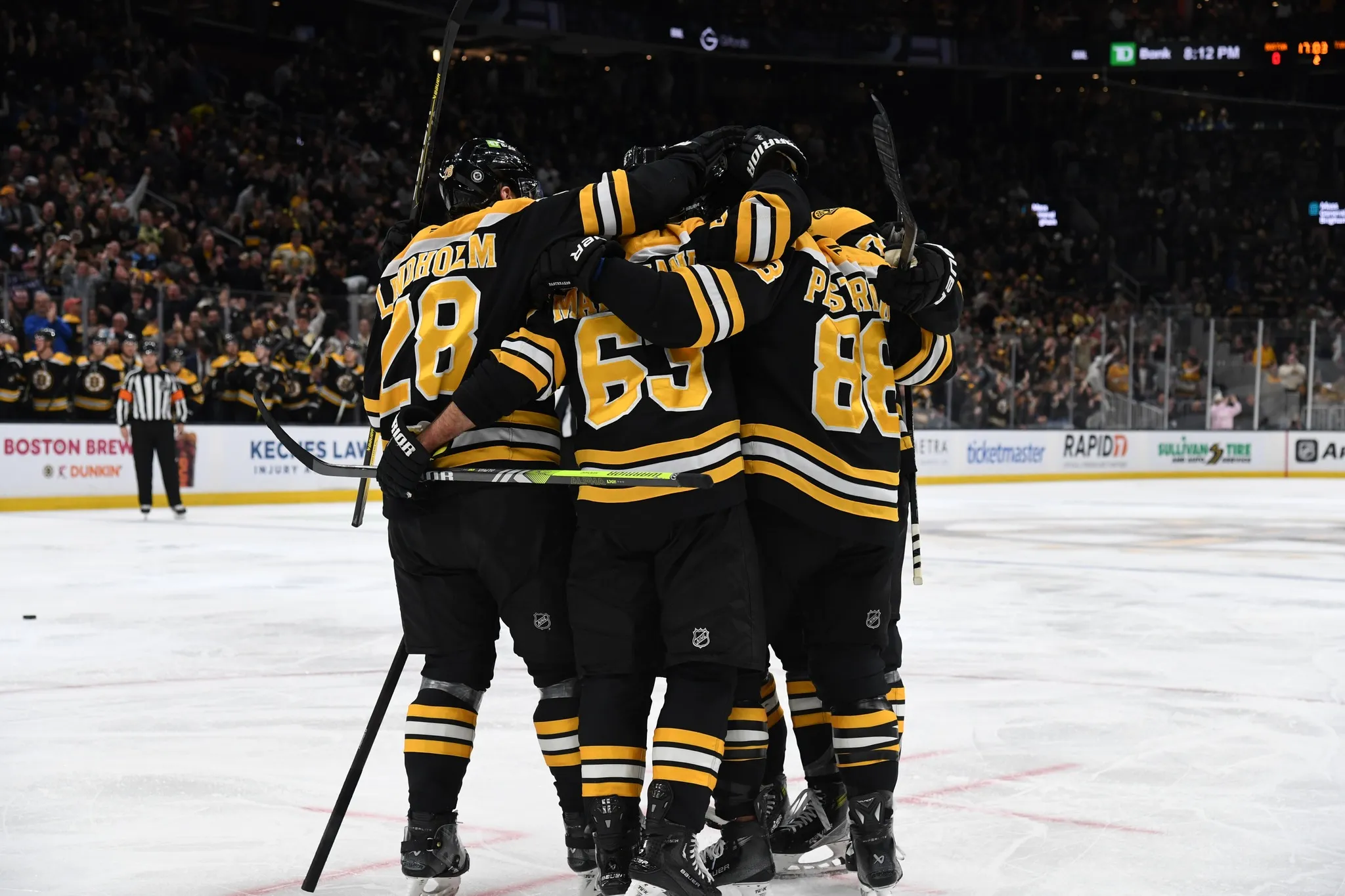 Brad Marchand, Bruins seek further improvement vs. last-place Flyers