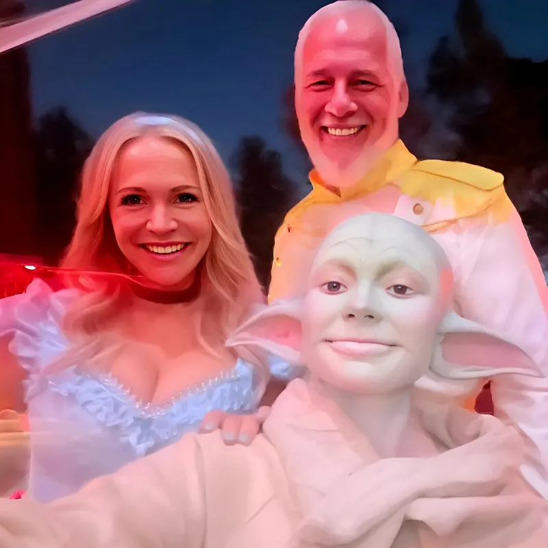 Kelsey Anderson’s Dad Mark Spends Halloween With ‘One Tree Hill’ star Barbara Alyn Woods