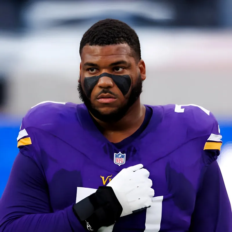 NFL insider proposes wild replacement for Vikings LT Christian Darrisaw