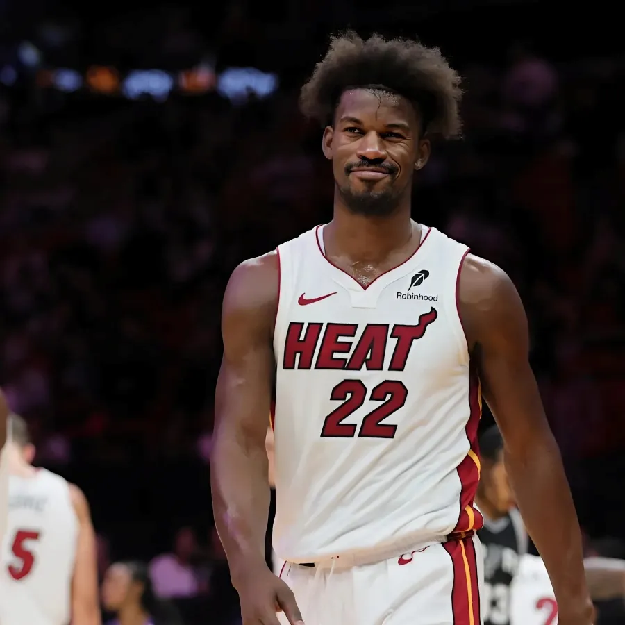 Jimmy Butler weighs in on Dwyane Wade's statue before making surprising prediction