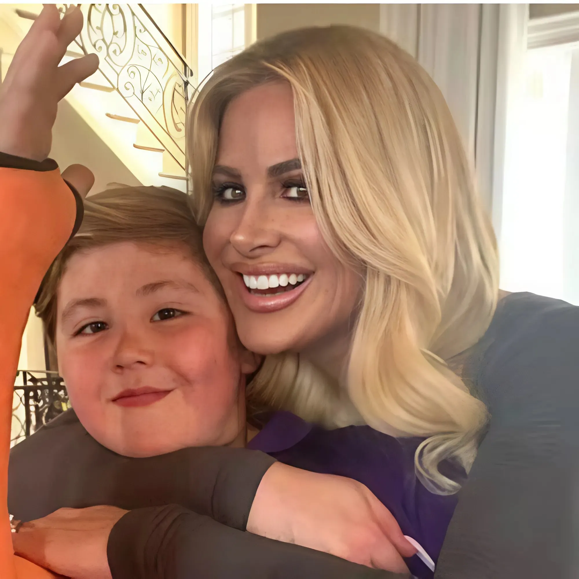 Emotional Moment on the Field: Kim Zolciak's Son Surprises Everyone with a Sweet Tribute to His Mom!