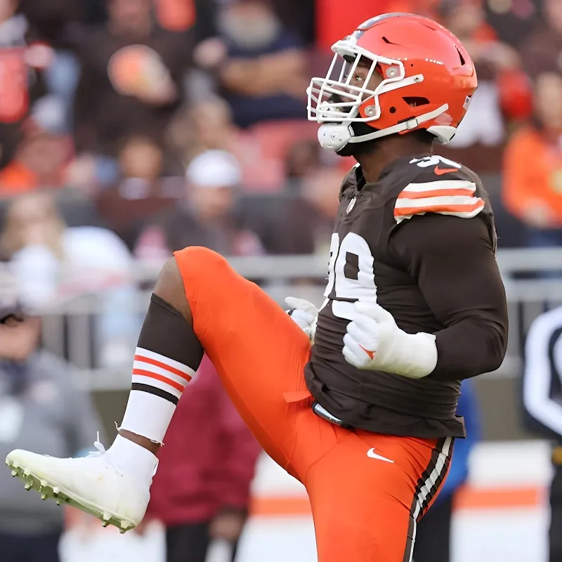 Eagles Linked To Trade For Browns' Star Pass Rusher