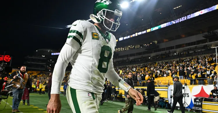 Jets Make Decision on Benching Injured Aaron Rodgers vs. Texans