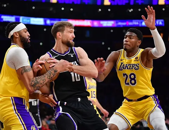 3 Players who must step up to stabilize an inconsistent Lakers second unit