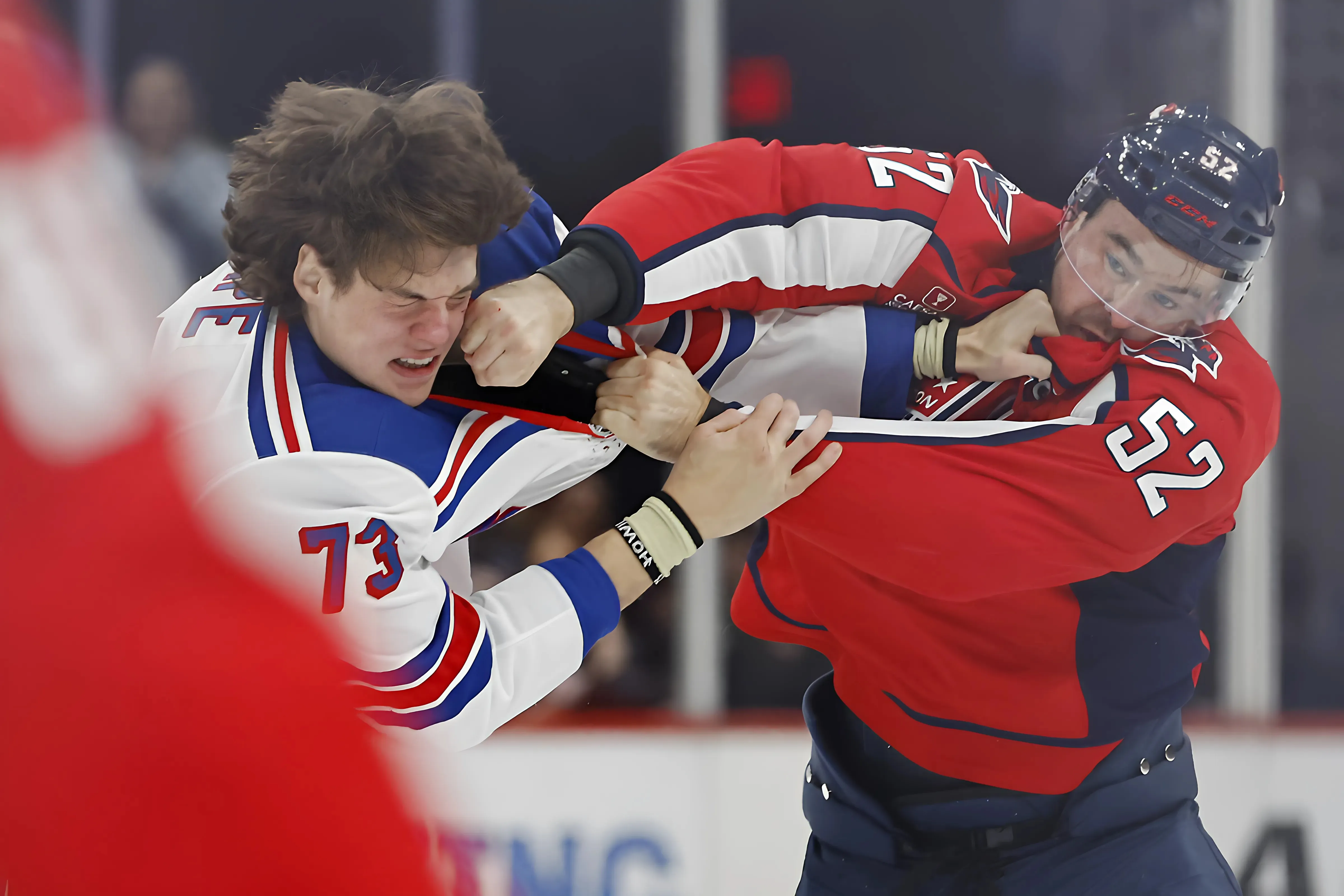 McIlrath Takes Down Rempe In Fight To Open Capitals-Rangers trucc