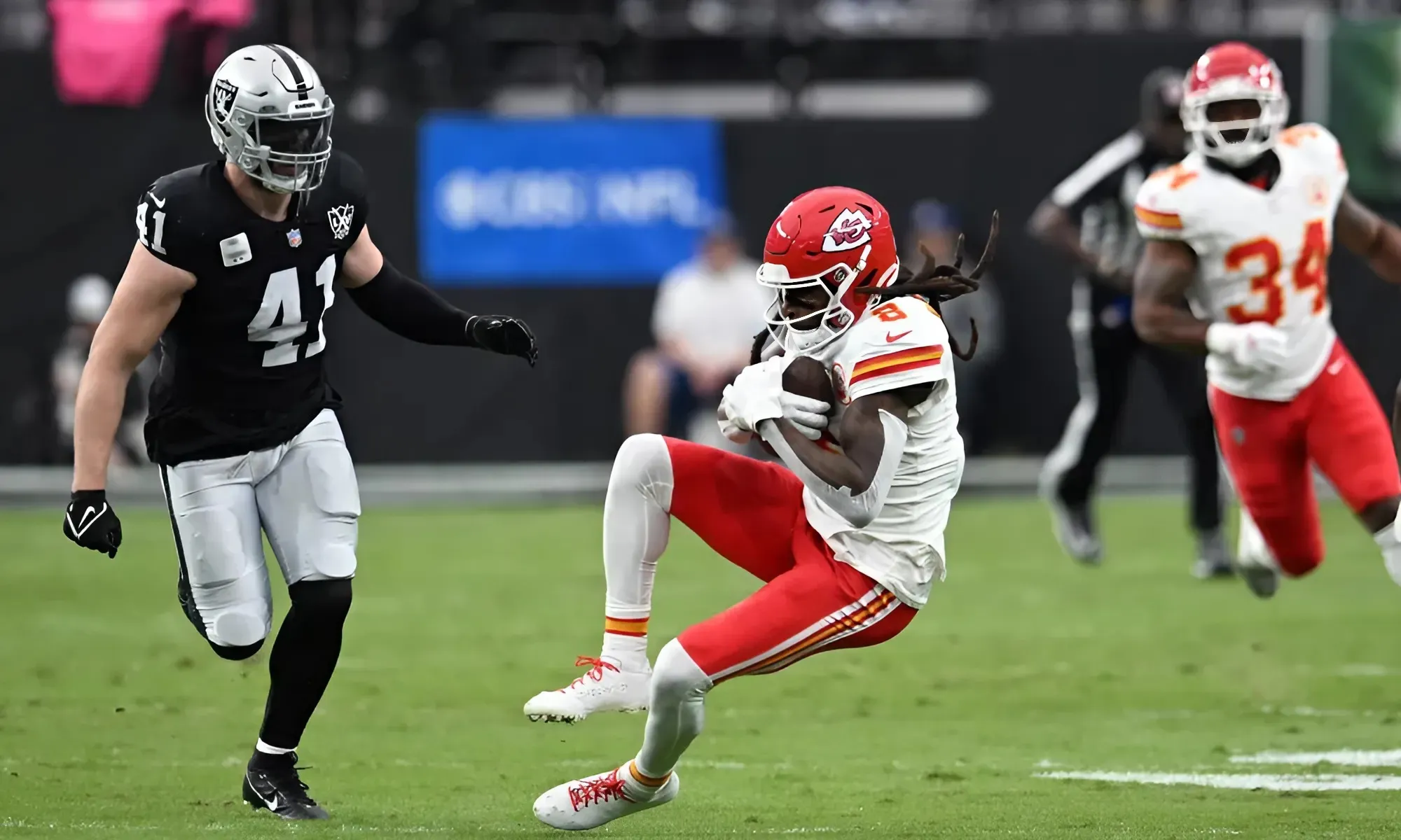 DeAndre Hopkins makes promising debut as Chiefs run win streak to 13 straight by beating the Raiders