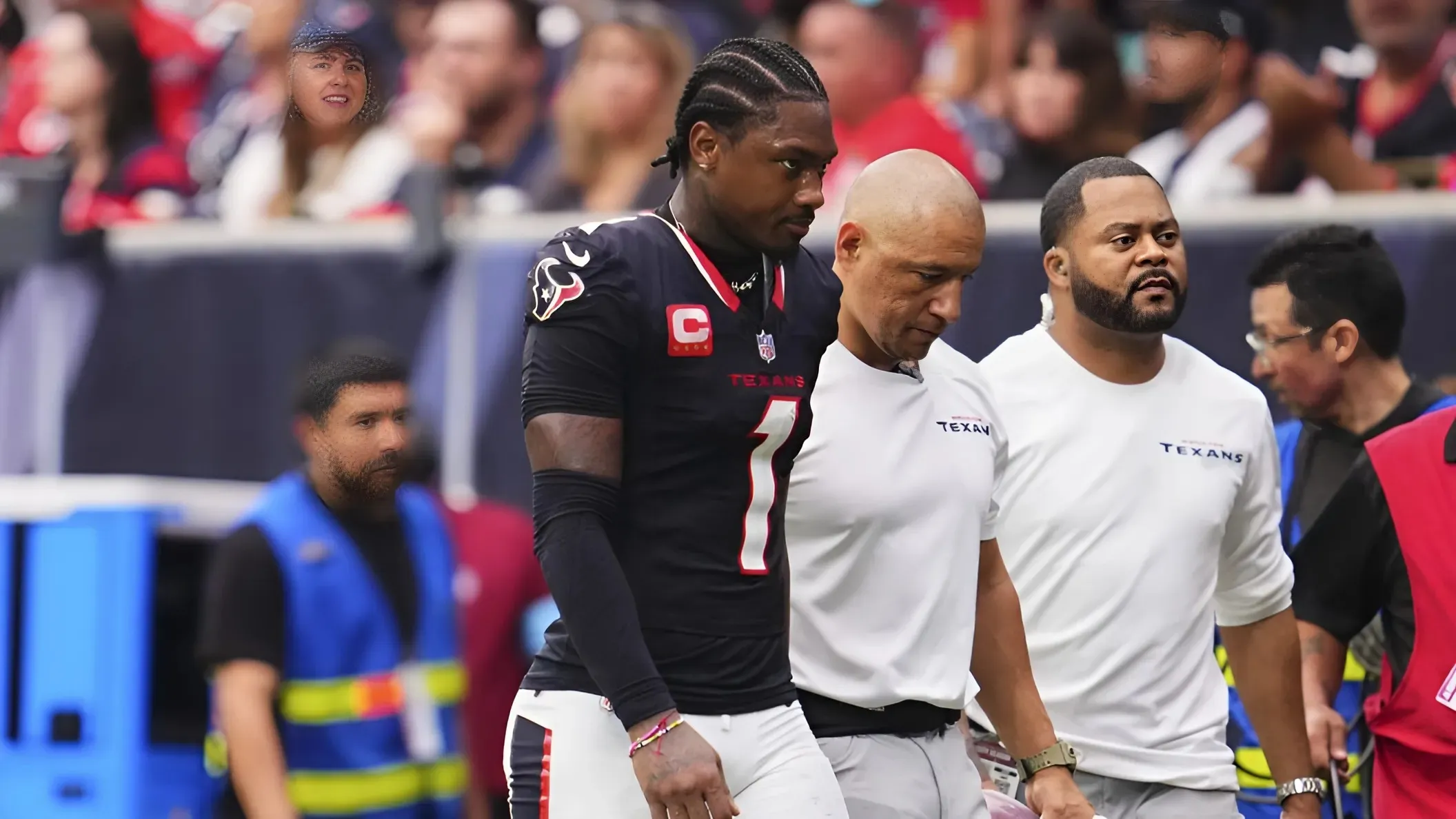 Texans' Stefon Diggs drops strong message after suffering brutal injury