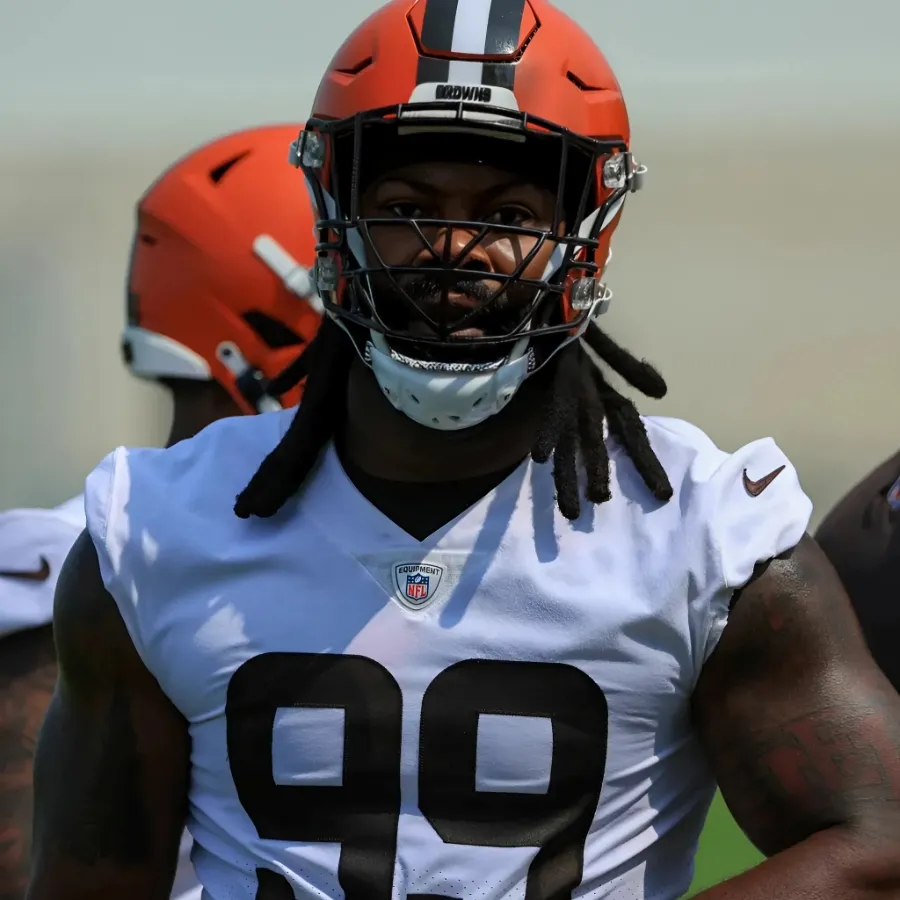 Detroit Lions have been linked to Cleveland Browns defensive end Za’Darius Smith