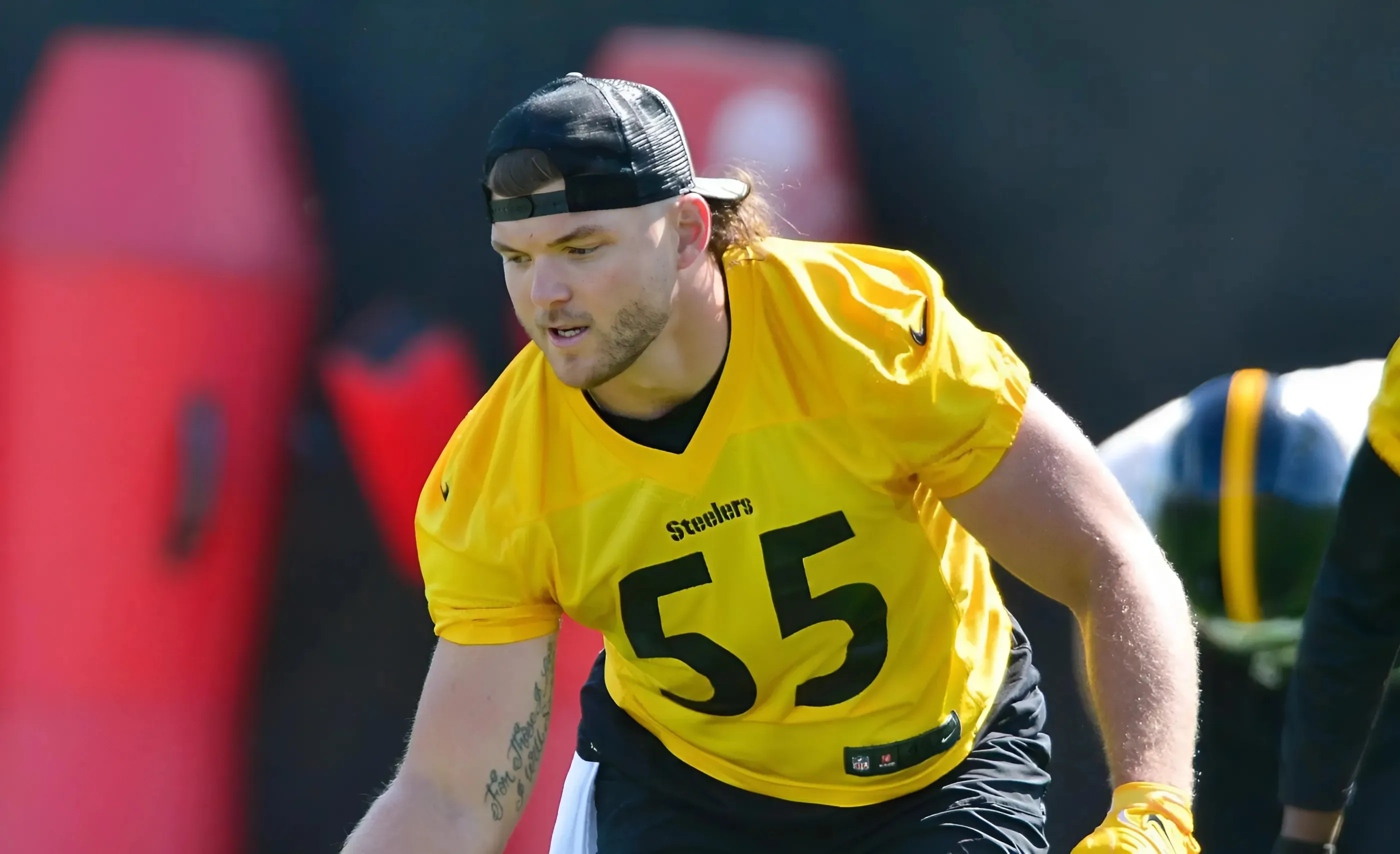 Steelers ILB Cole Holcomb Still Rehabbing Brutal Knee Injury