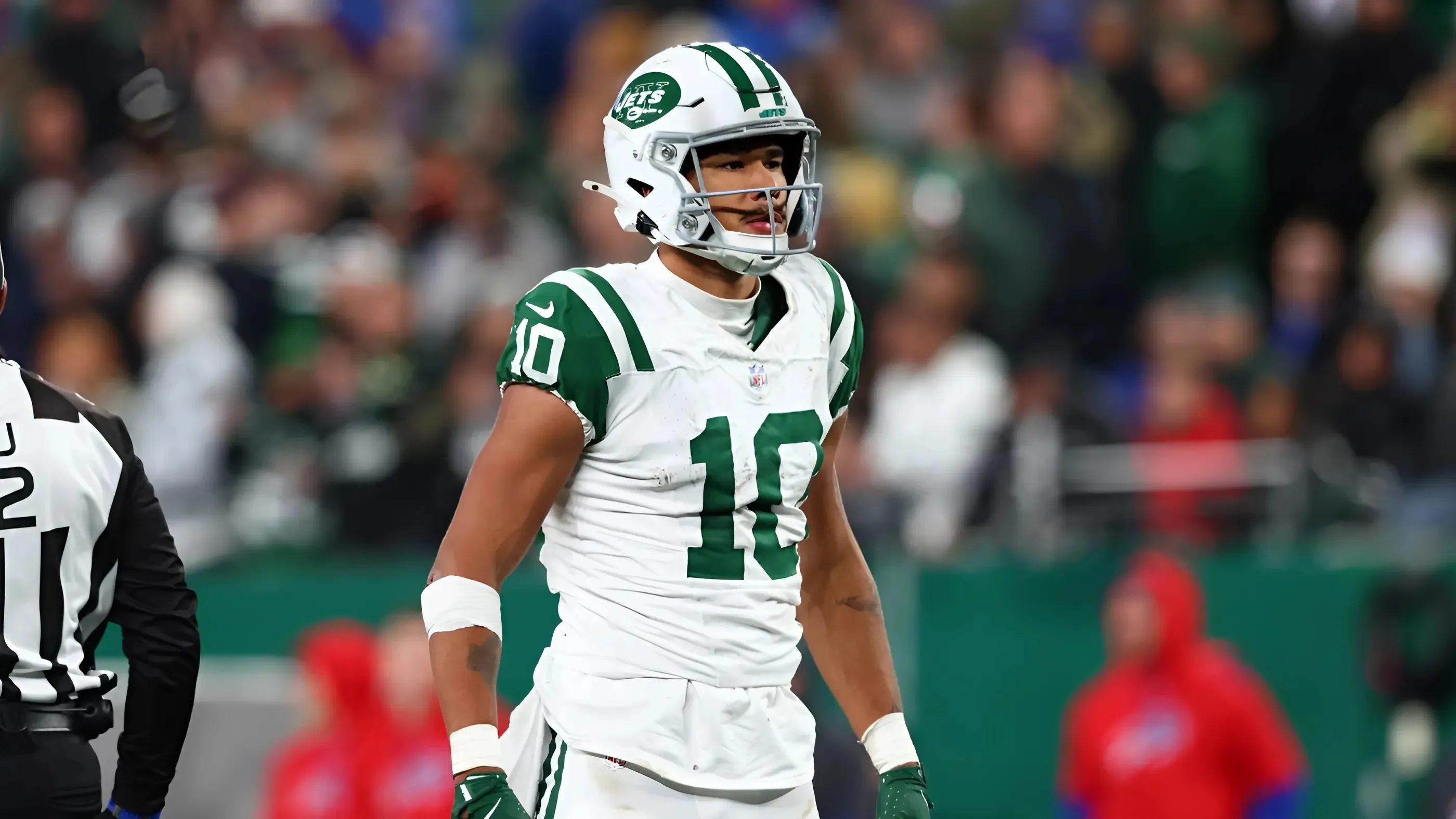 Aaron Rodgers Favorite New York Jets Target Placed on IR Due to Chest Injury