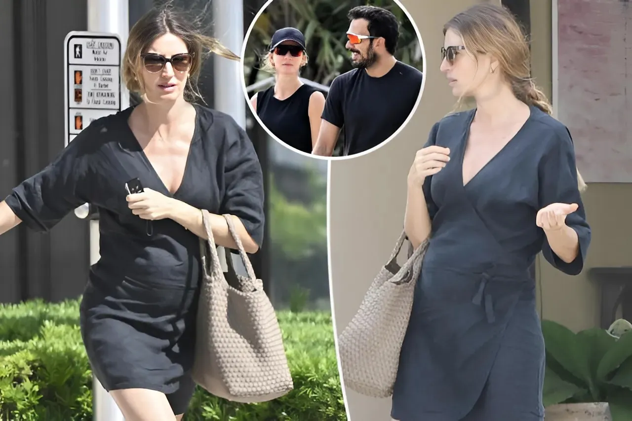 Pregnant Gisele Bündchen proudly debuts baby bump in Miami: photos