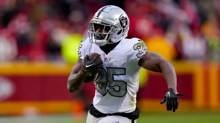 Raiders' Zamir White trending in wrong direction in latest injury report