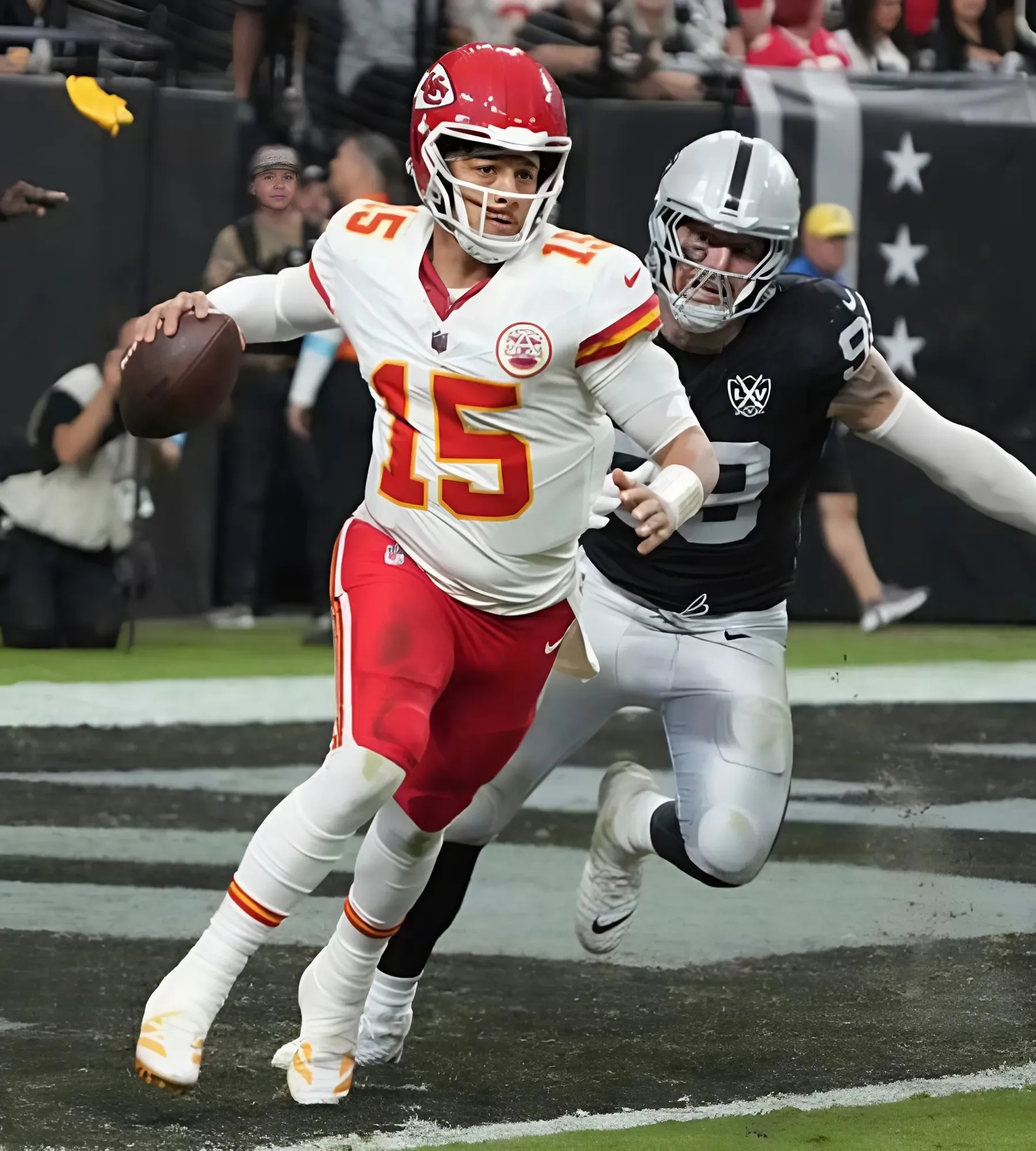 NFL Fans Are Convinced Chiefs-Raiders Game Was “Rigged” After Refs Made Another Awful Game-Changing Call To Help Patrick Mahomes