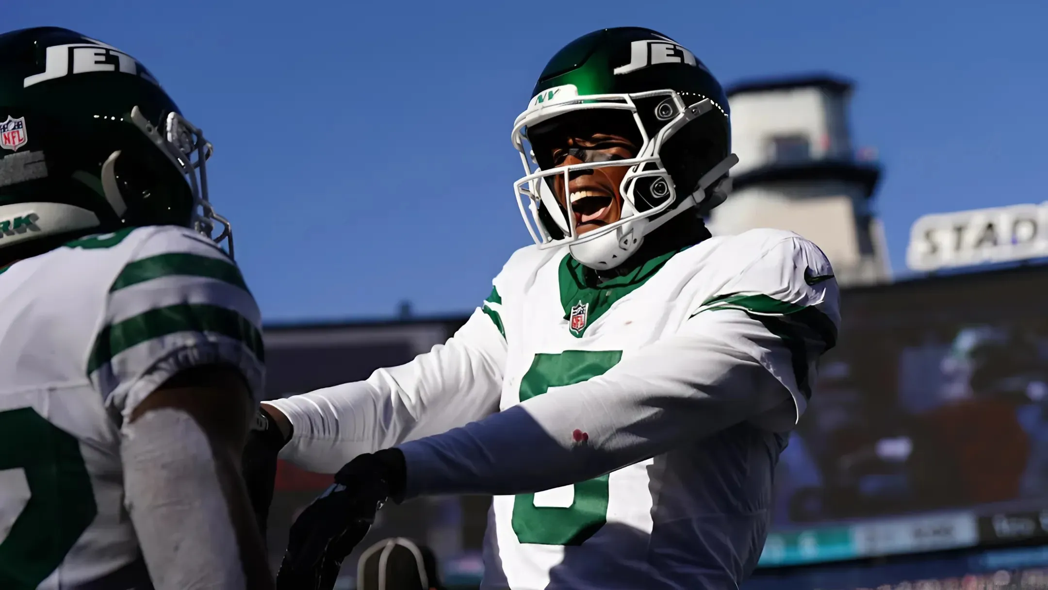 Watch: New York Jets Star Makes Dazzling One-Handed Touchdown Catch