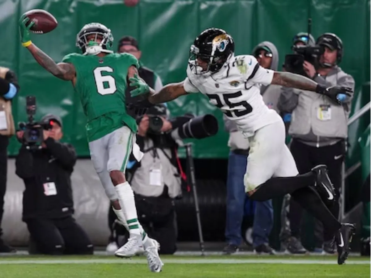 Hurts-to-Smith connection sparks Eagles, produces highlight-reel touchdown