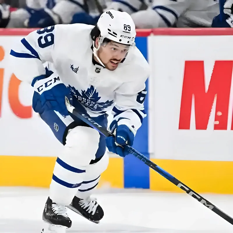 Insider Links Maple Leafs Disgruntled Forward to Western Conference Team