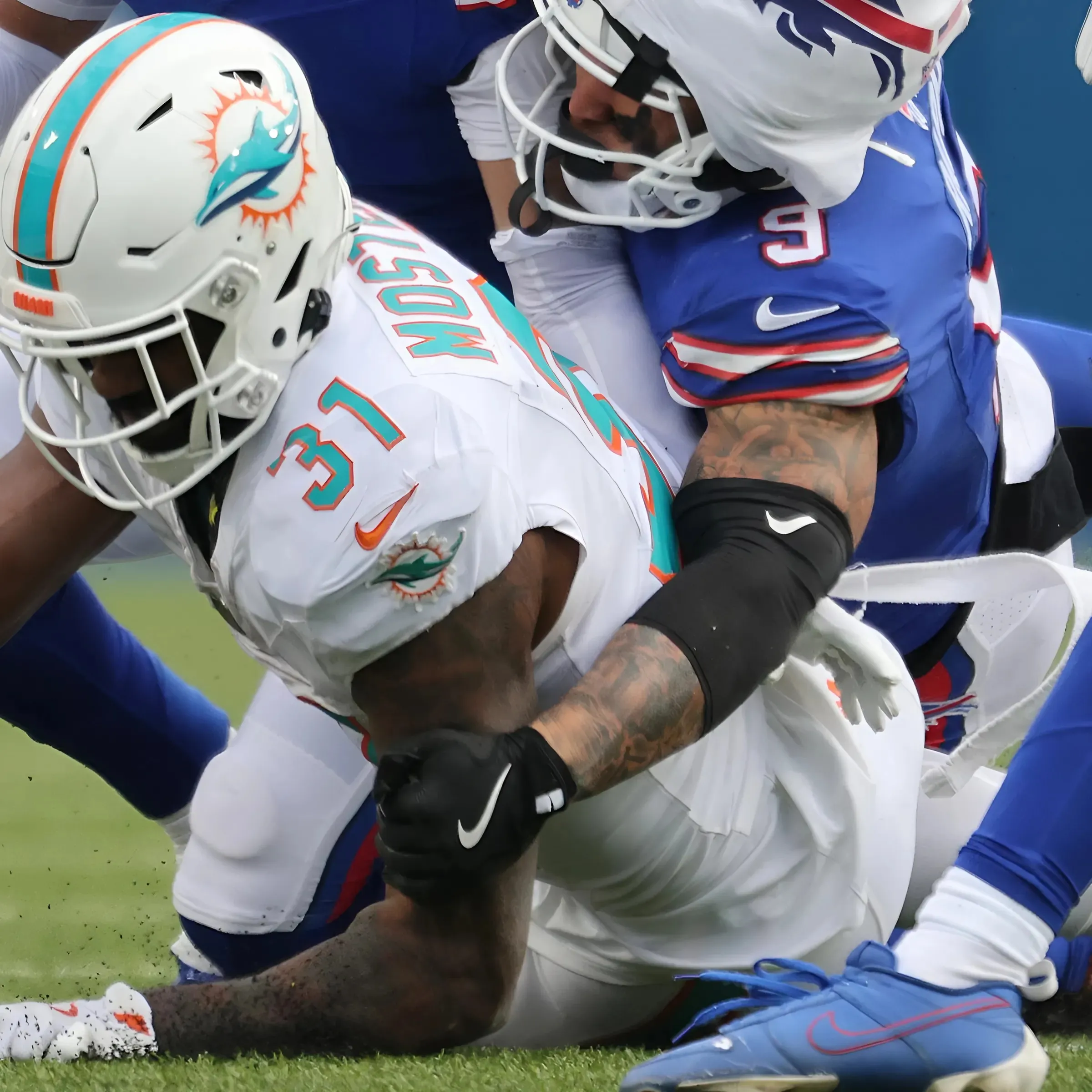 3 Dolphins to blame for painful, likely season-ending loss to Bills in Week 9