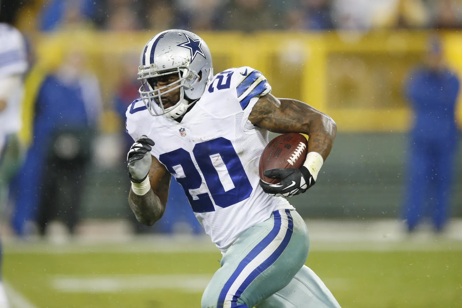 Fans Go Crazy Over Cowboys Trading for ‘Bench Warmer’ 6-Foot-2 Receiver