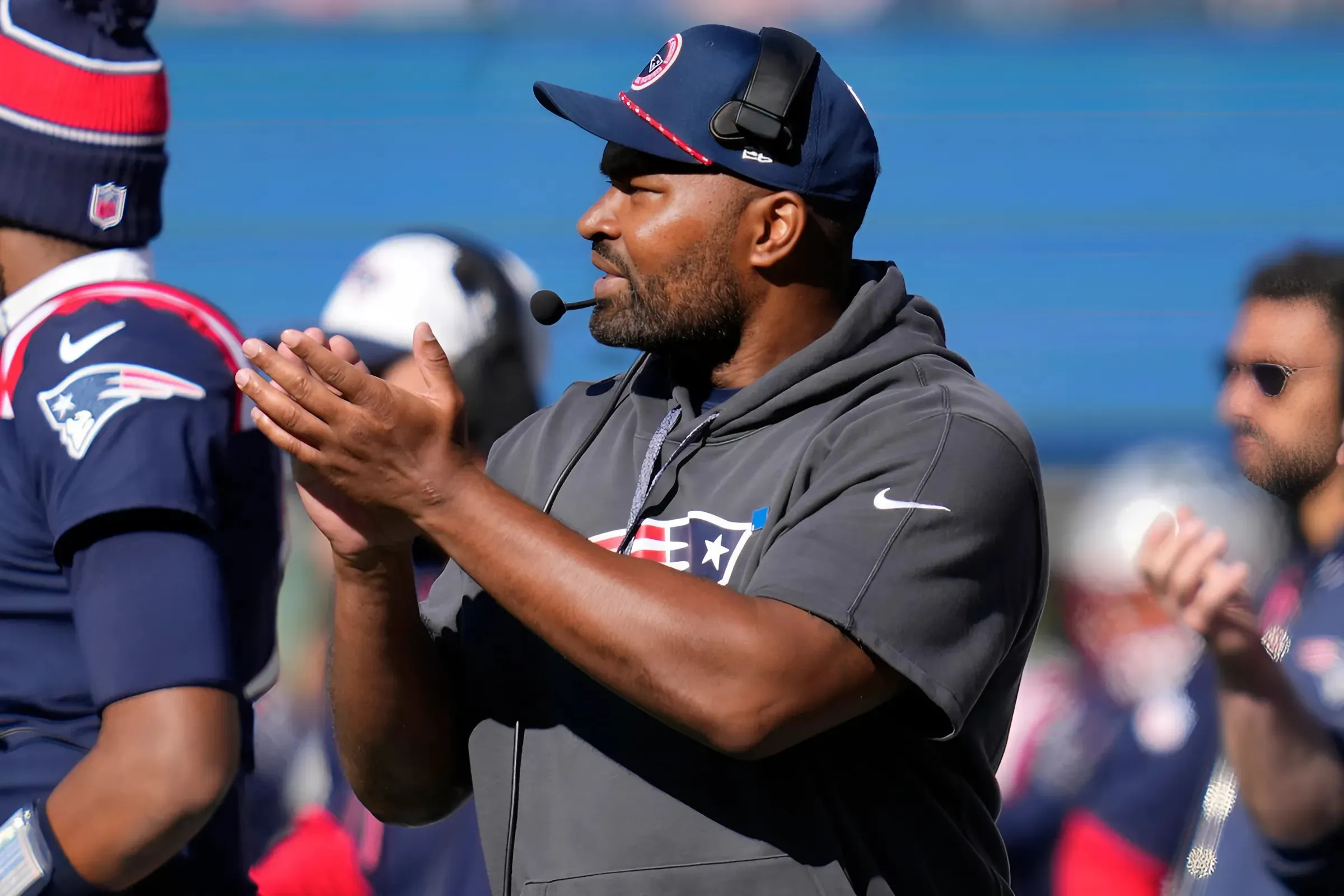 Does Patriots HC Jerod Mayo regret extra-point decision in loss to Titans?