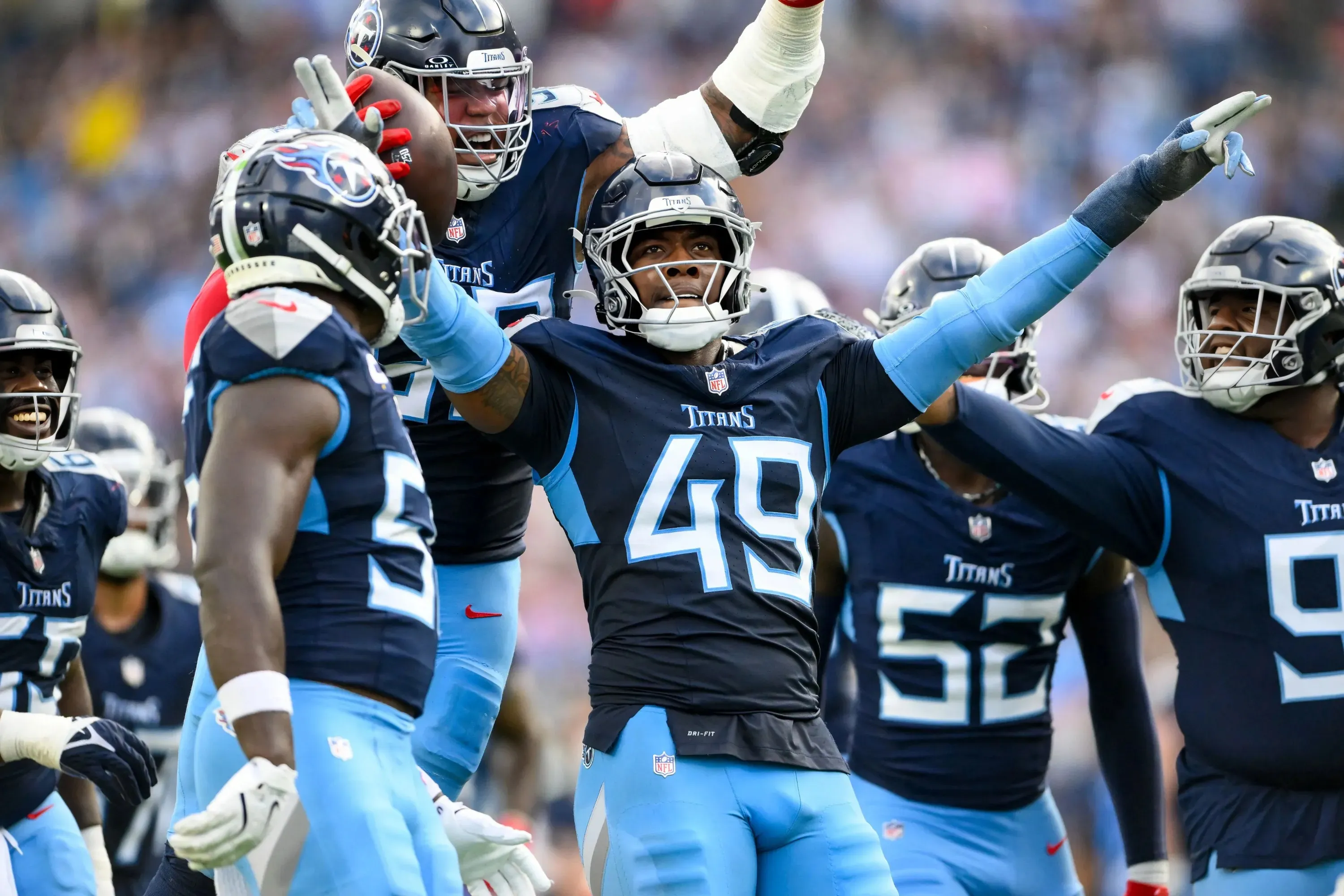 Titans fielding trade calls for 2 key defensive linemen