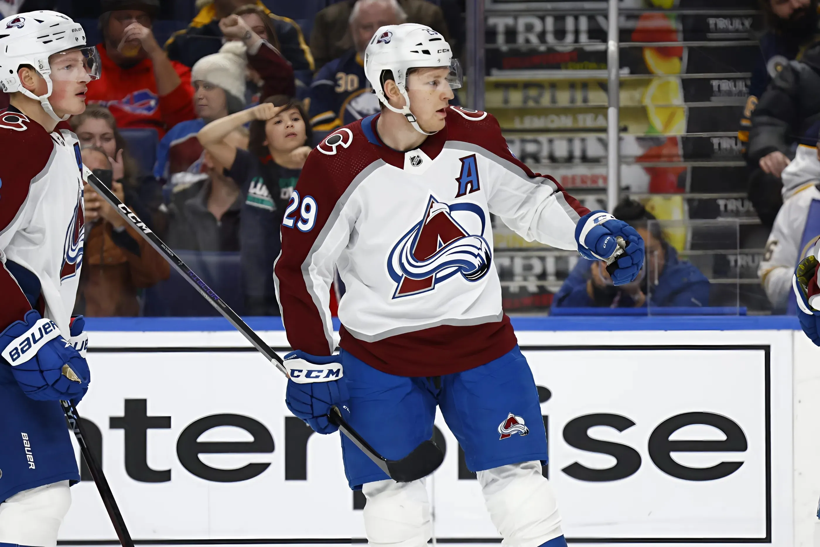 Five assists from Nathan MacKinnon help Avs top Kraken