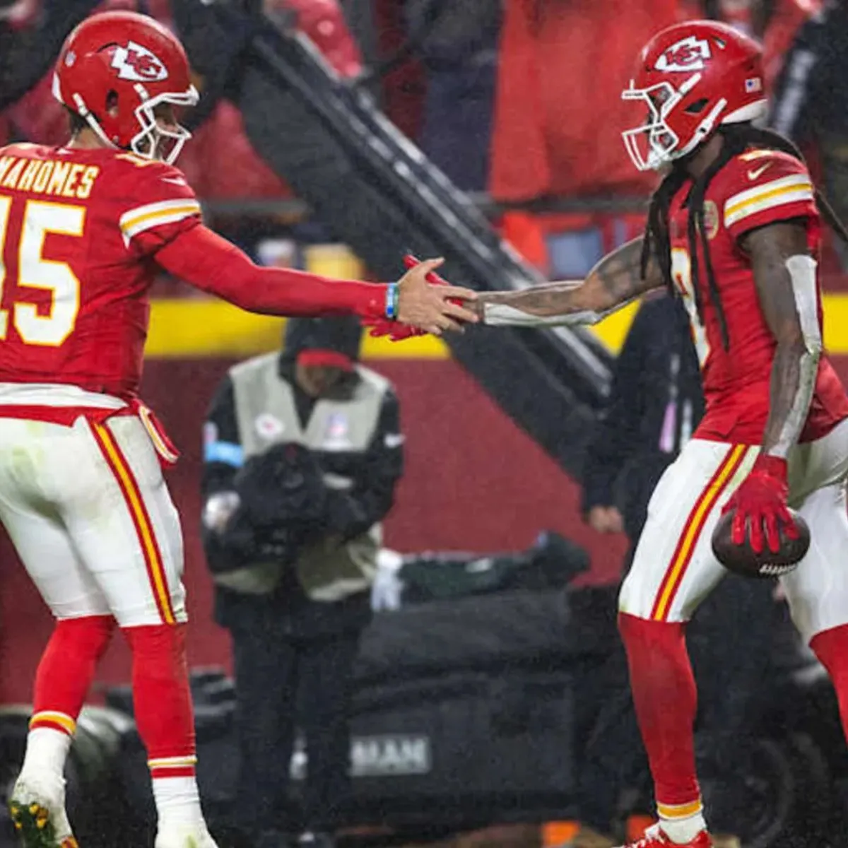 Chiefs fans will be ecstatic with DeAndre Hopkins' view of himself and Patrick Mahomes