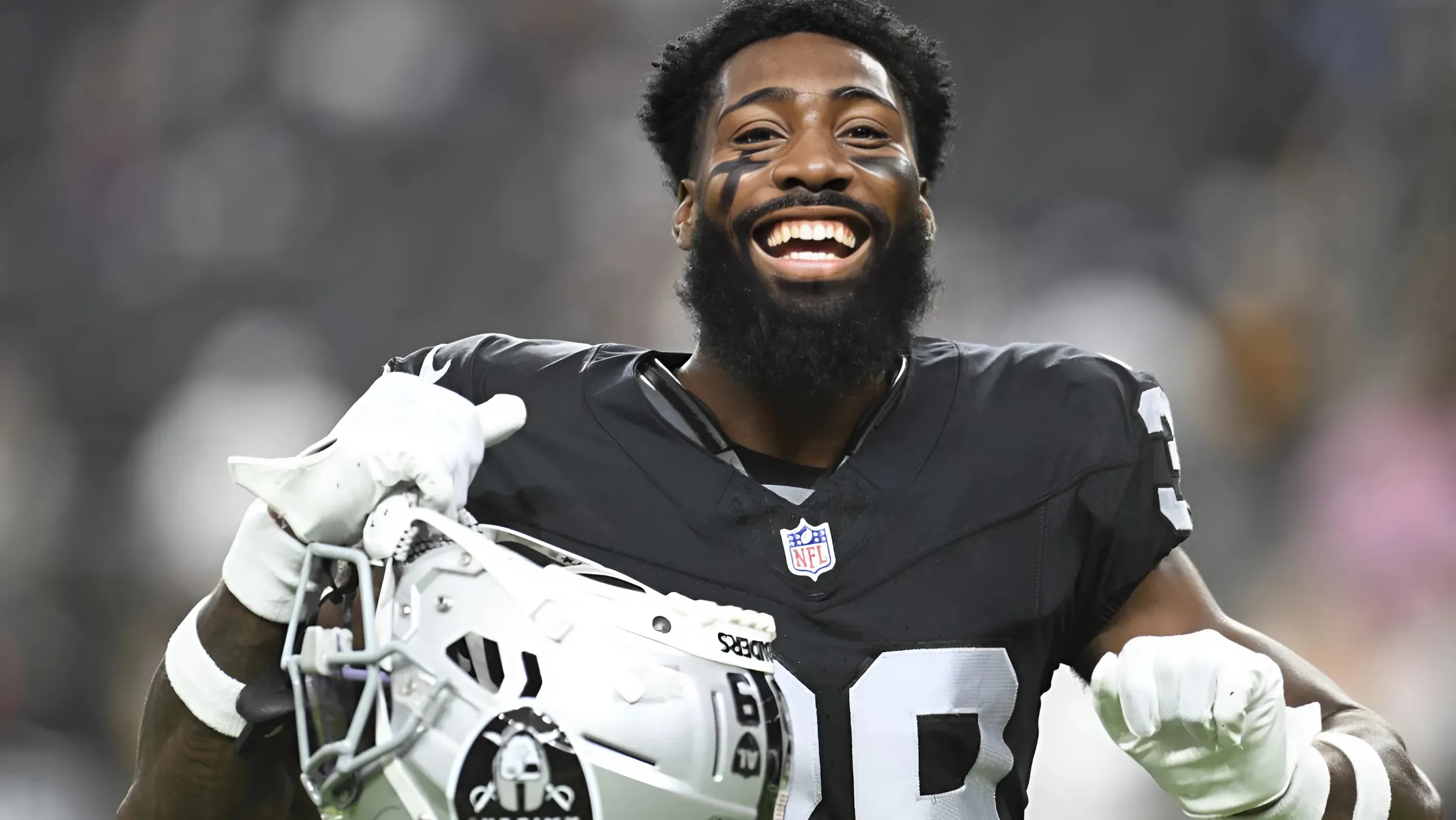 Las Vegas Raiders CB Nate Hobbs sends a clear message about the team's identity during the bye week