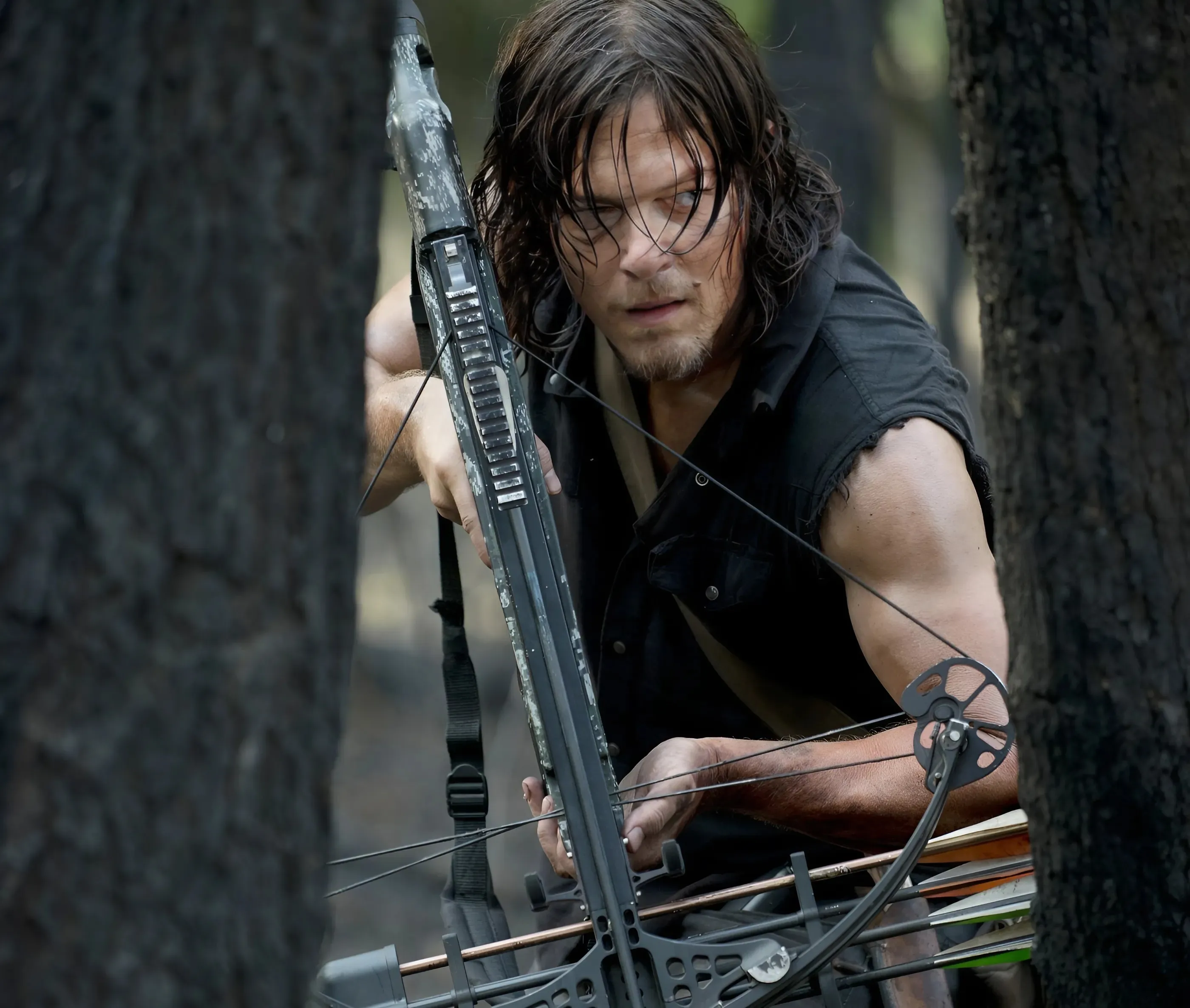 The Return Of Daryl Dixon's Iconic TWD Crossbow Means He Has 2 Signature Weapons In Season 3