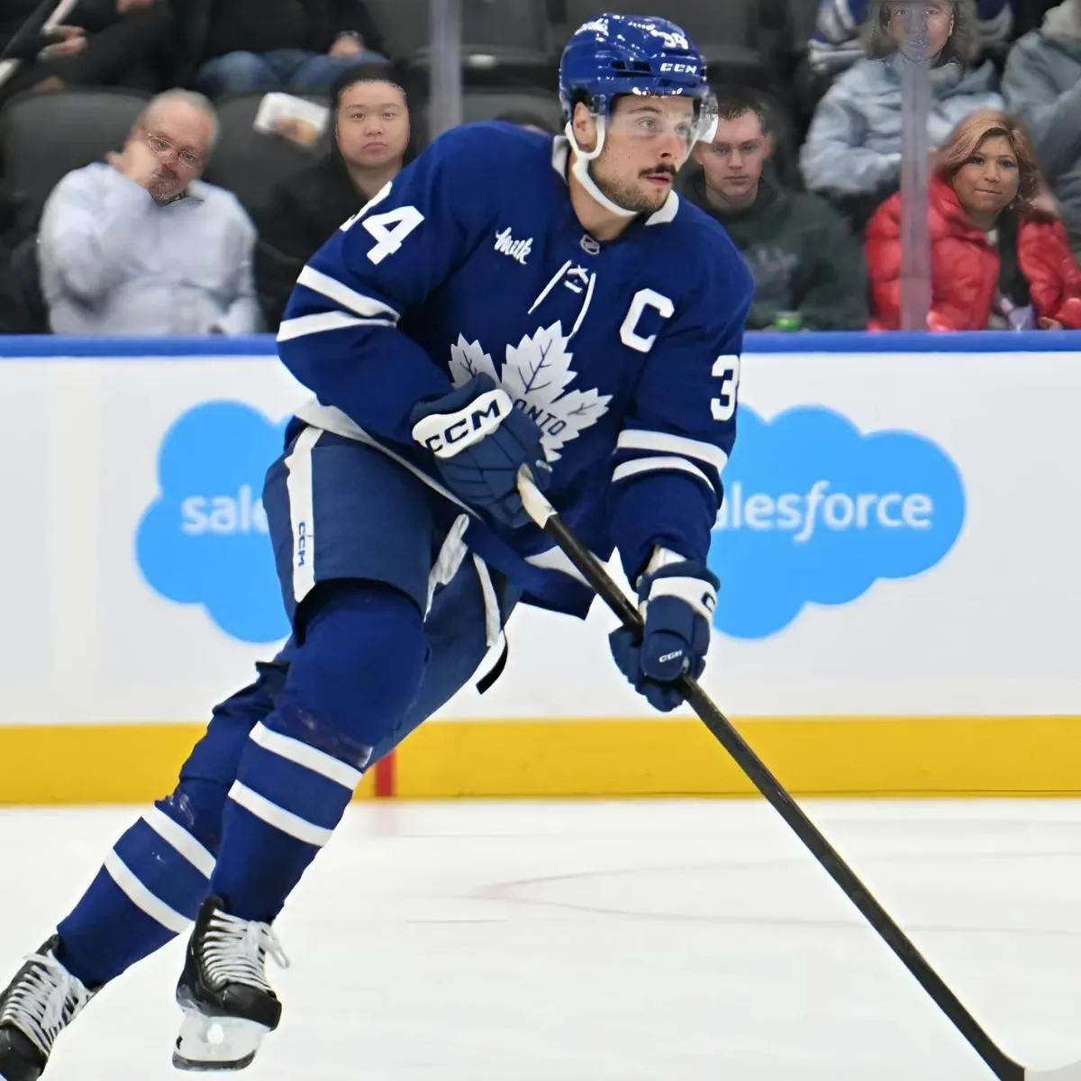 Auston Matthews remains day-to-day with upper-body injury, misses practice, to be determined for weekend