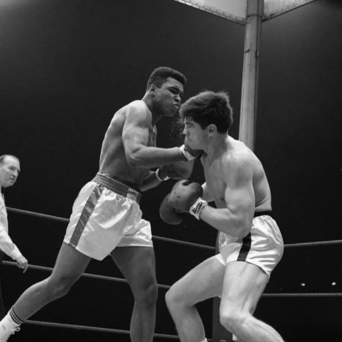 Muhammad Ali moments before the start of the heavyweight title in Germany, 1966