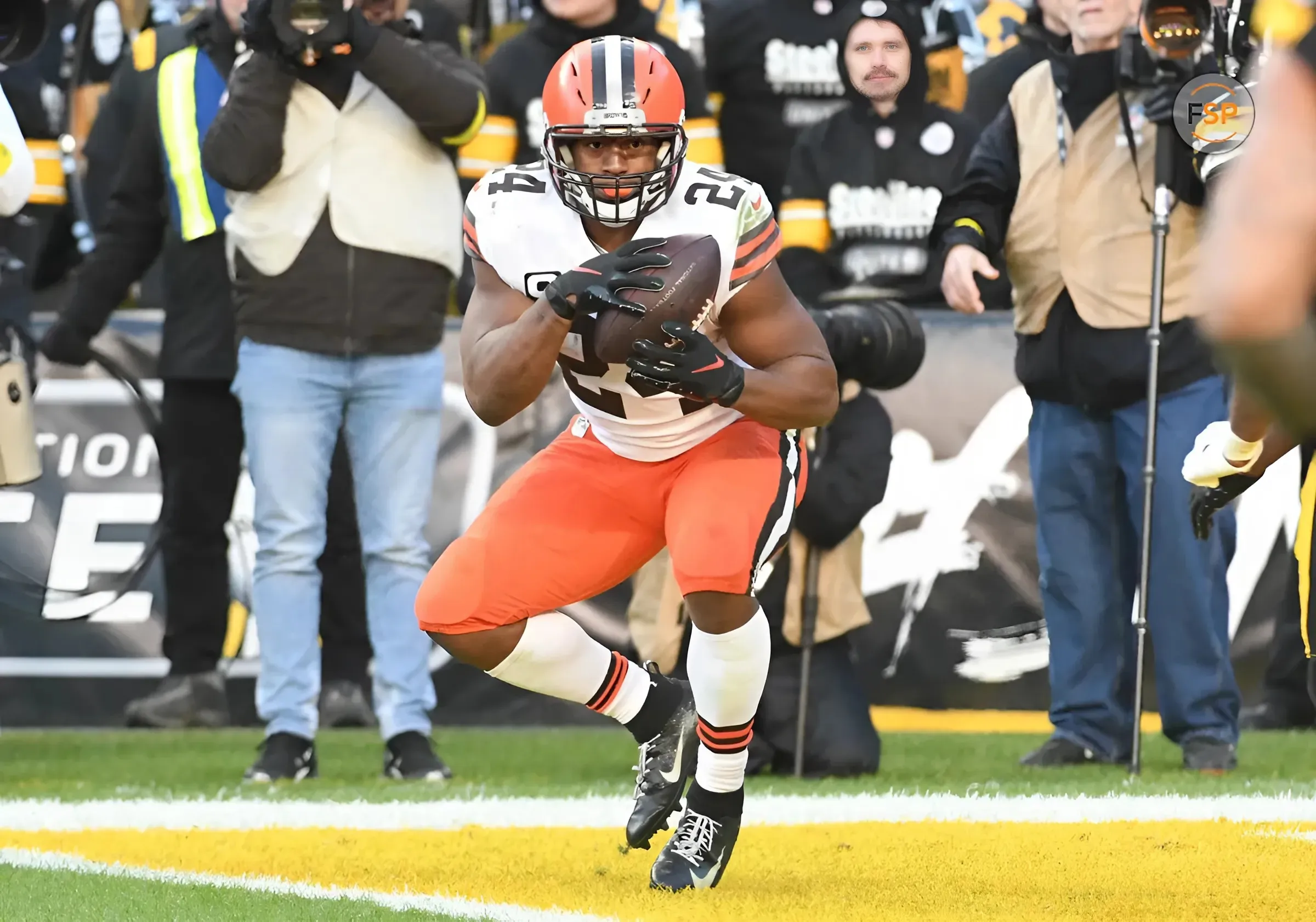 Browns Star Nick Chubb's Future with Team in Doubt