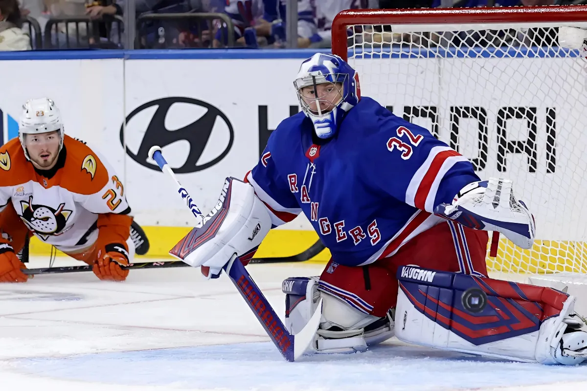 Goaltender Quick Continues to Bring Value to the Rangers-quang