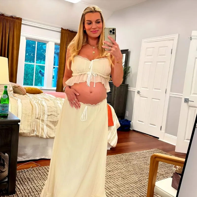 Lindsay Hubbard Opens Up About Recent Pregnancy “Scare” & Hospital Visit as Summer House Star Shows Off Baby Bump at 9 Months-quang