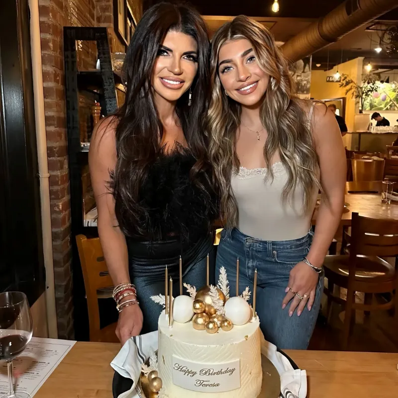 "Teresa Giudice Reveals Gia’s Law School Aspirations and Career Path, Explores Strong 'Sisterly Bond' with Larsa Pippen on House of Villains!"-quang