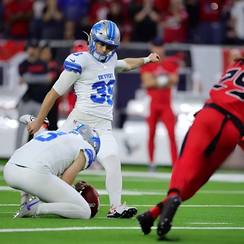 Jake Bates Narrowly Hits 52-Yard Field Goal to Complete Lions' Comeback vs. Texans