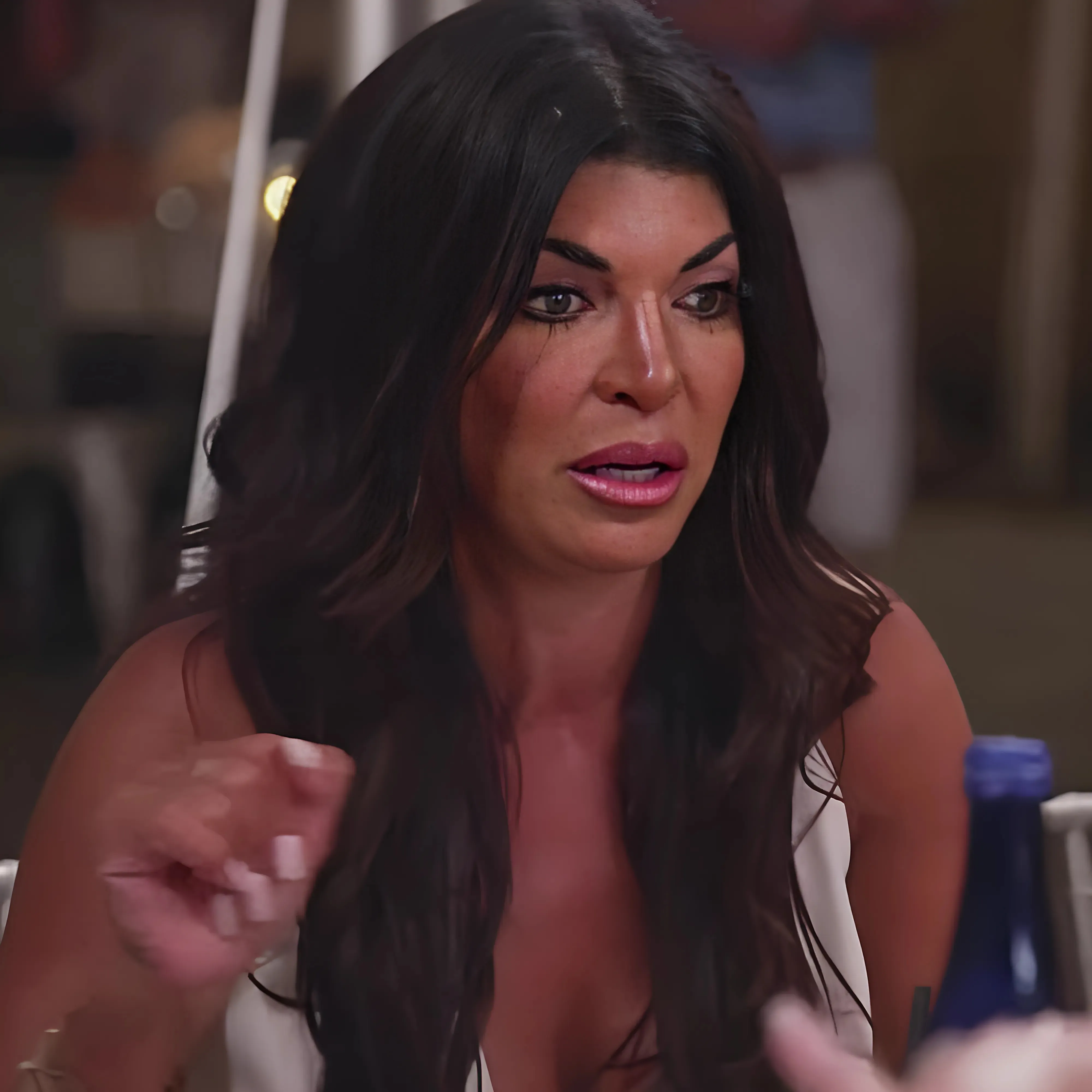 Family party explodes: Teresa Giudice and Louie Ruelas argue fiercely, both push their chairs away after the accusation of adultery!