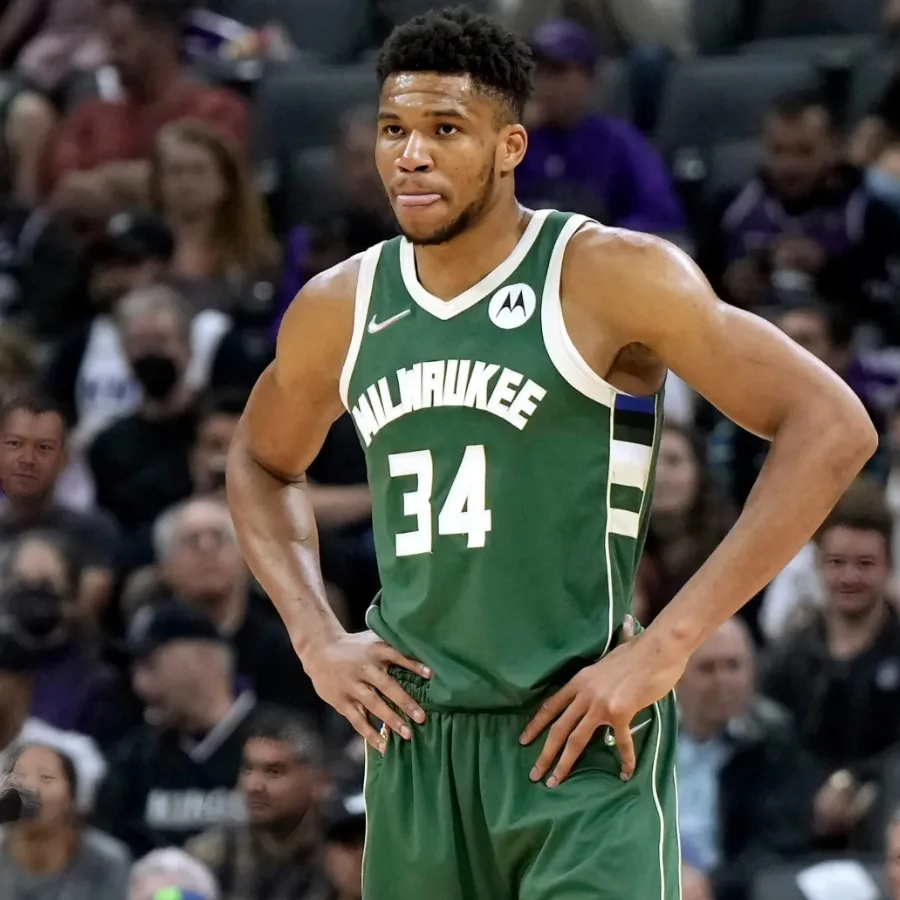 Jaylen Brown shares dead-serious reaction to Giannis' fake handshake