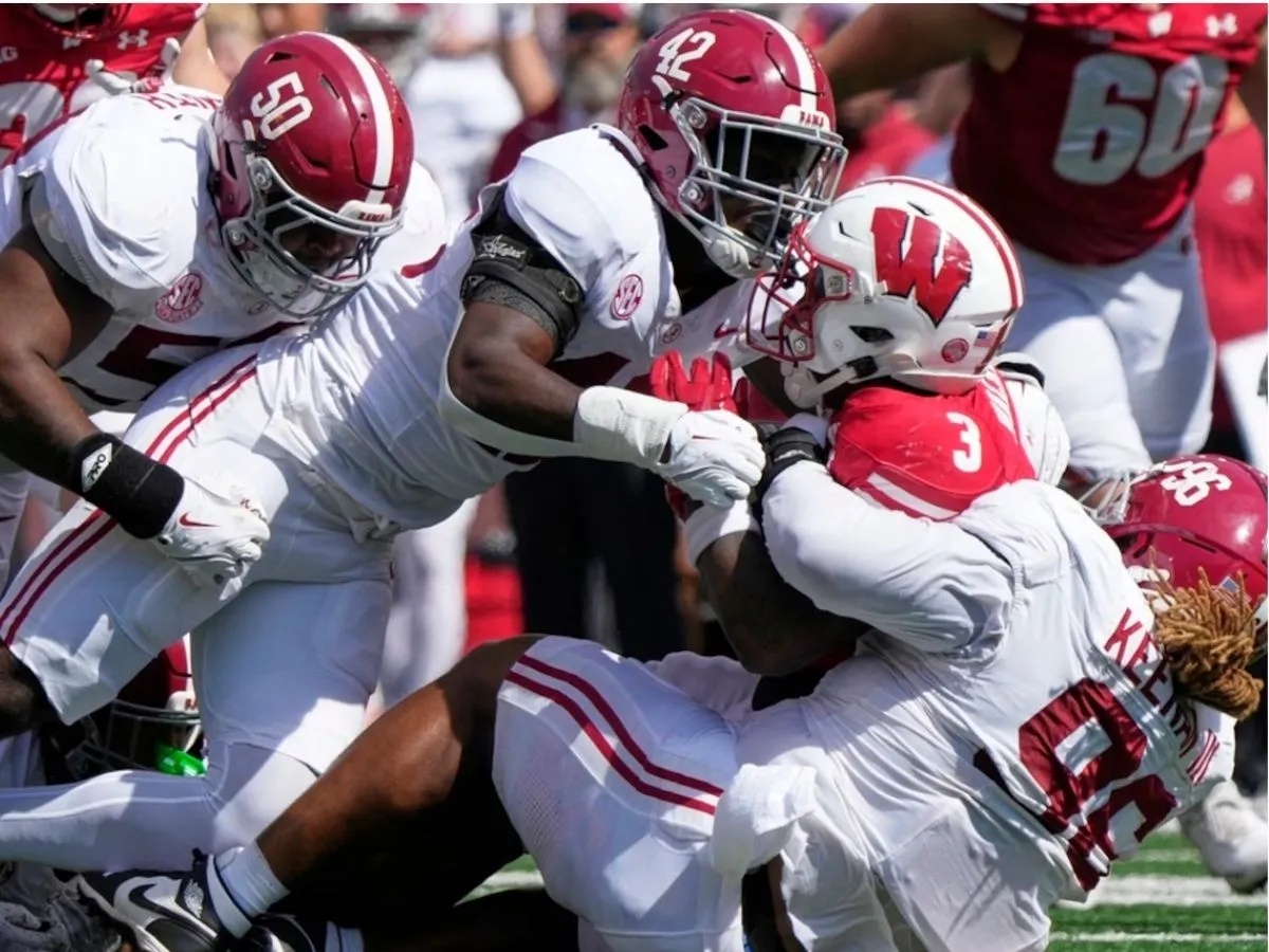 How can Alabama football replace Que Robinson at edge?